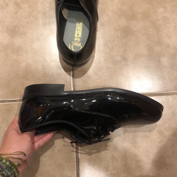 Barclay Shiny Men’s Oxford size 8W. Practically new! - Picture 16 of 16